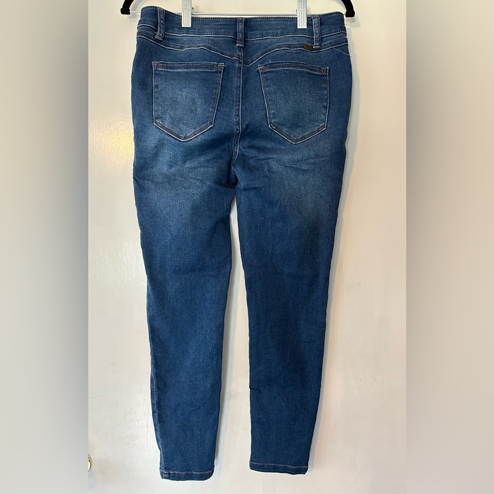 1822 Denim Butter Ankle Skinny Mid Rise. Size 6P/28P. - Picture 2 of 3